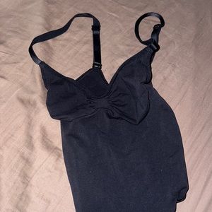 Skims- Seamless sculpting thing